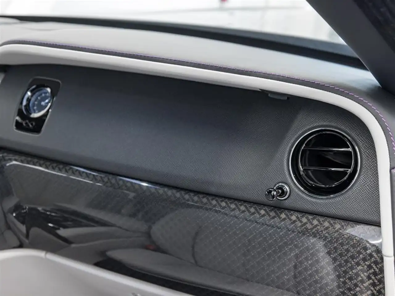 Rolls-Royce Cullinan photo Rolls-Royce Cullinan