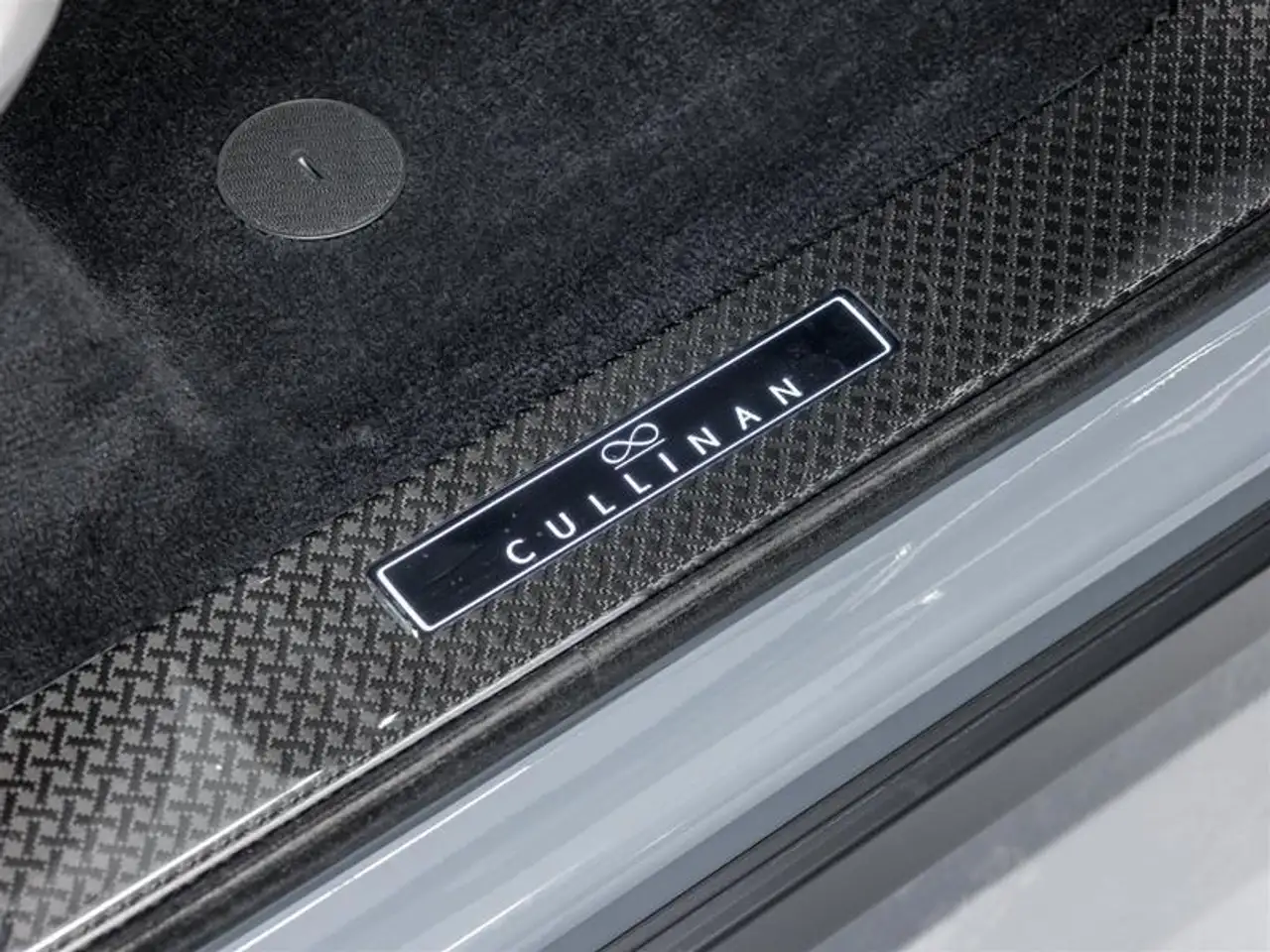 Rolls-Royce Cullinan photo Rolls-Royce Cullinan