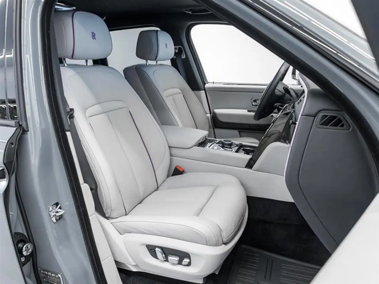 Rolls-Royce Cullinan photo Rolls-Royce Cullinan