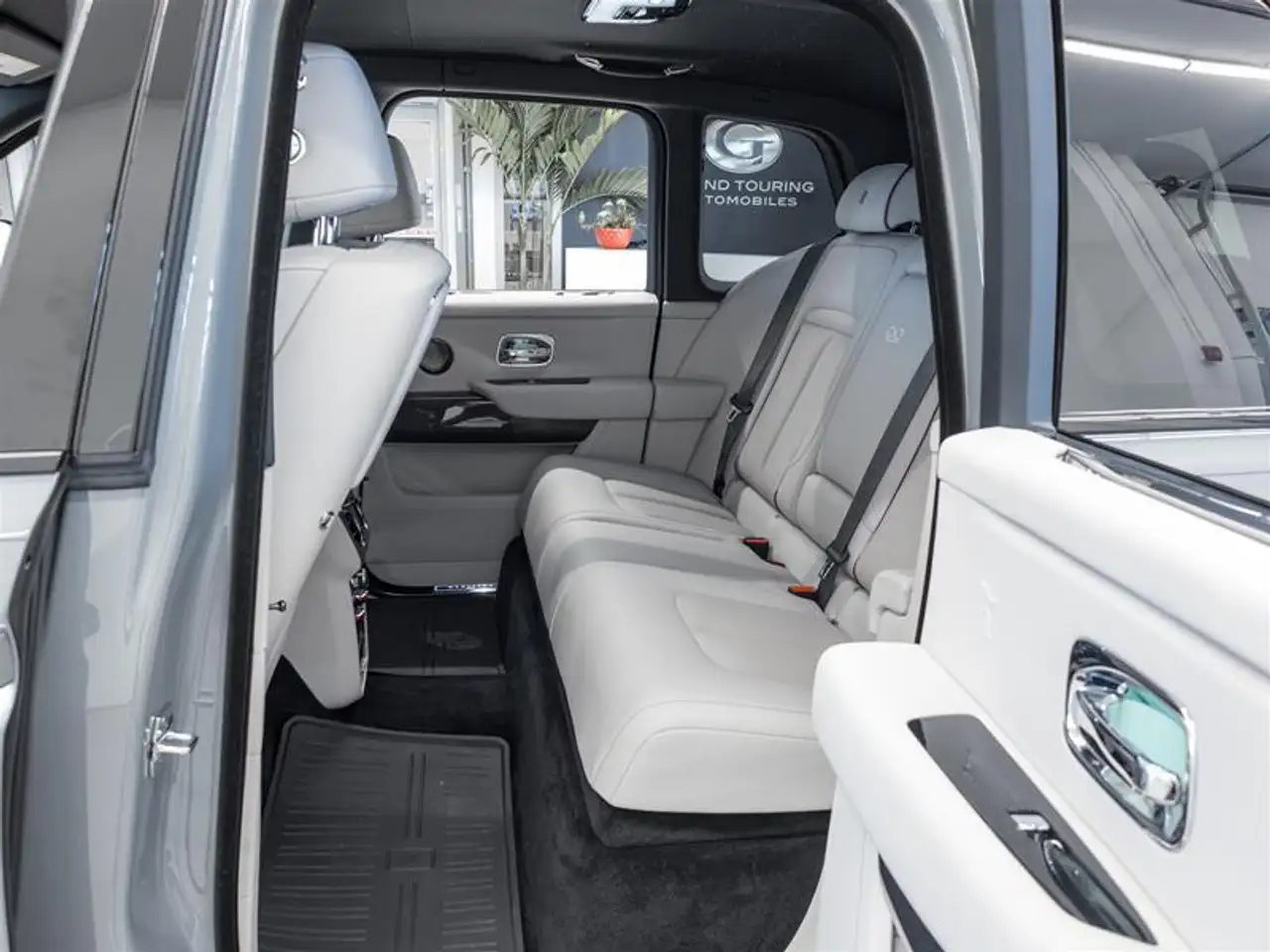 Rolls-Royce Cullinan photo Rolls-Royce Cullinan