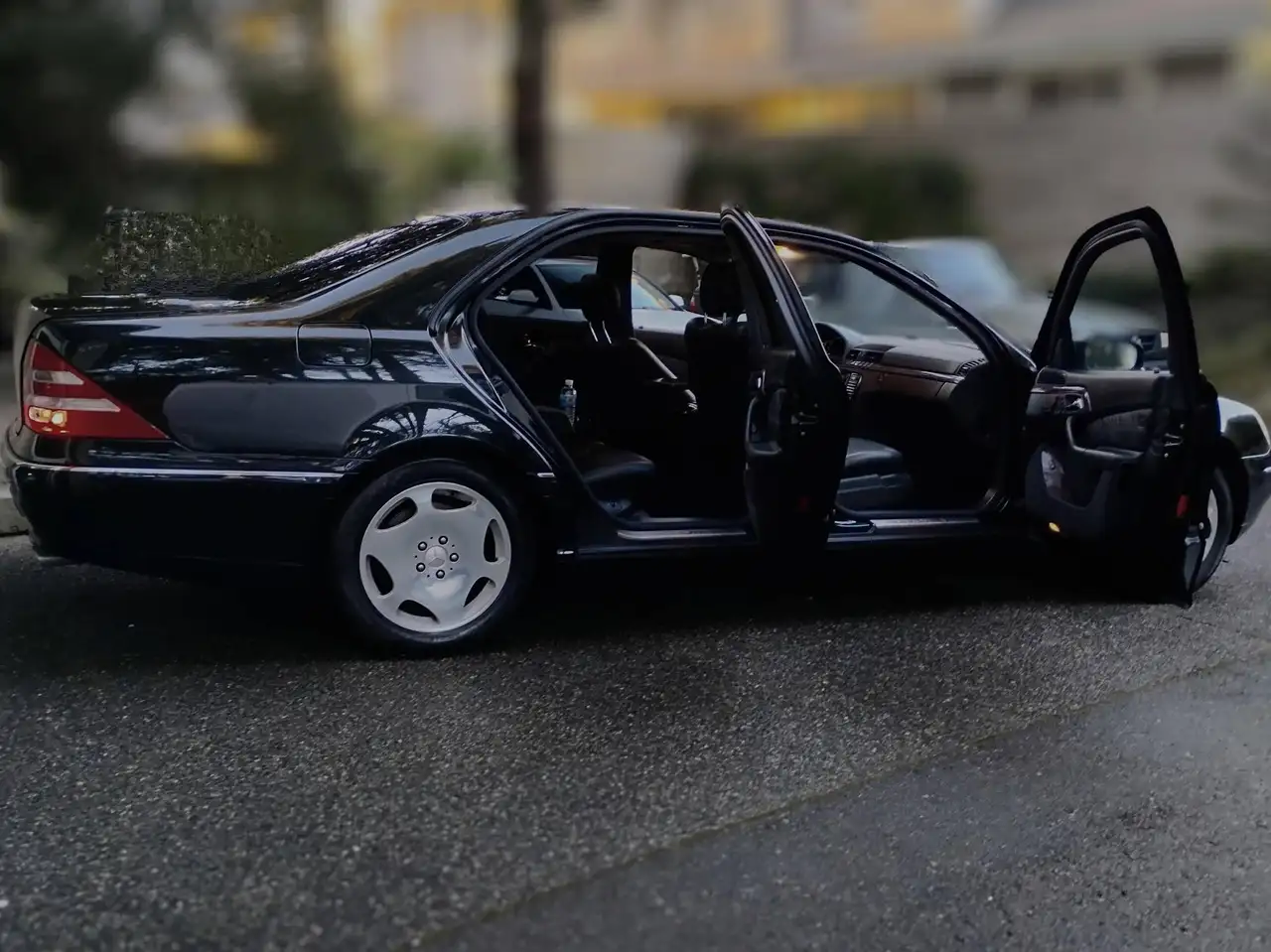 Mercedes-Benz S-Class снимка Mercedes-Benz S-Class