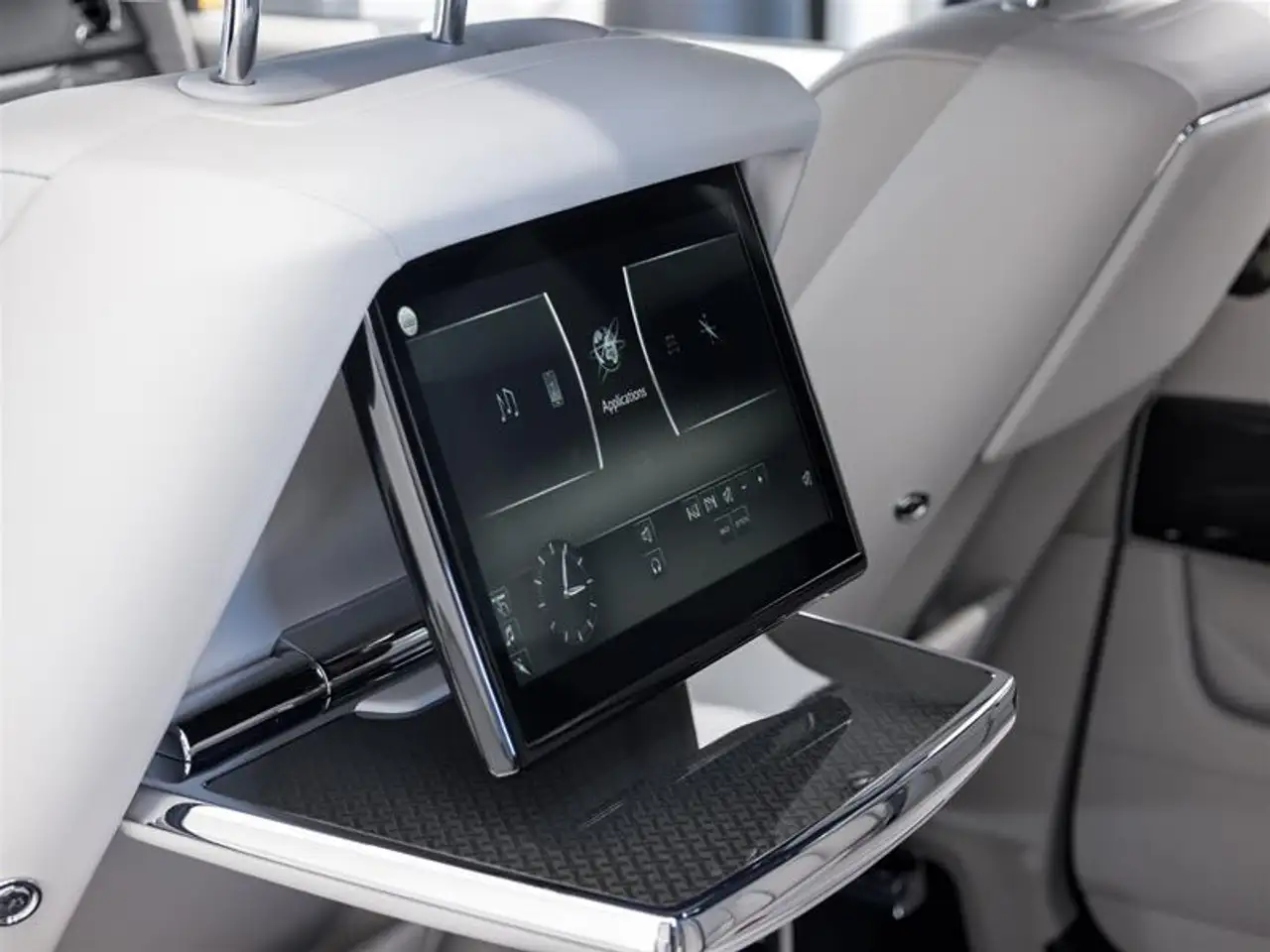 Rolls-Royce Cullinan photo Rolls-Royce Cullinan