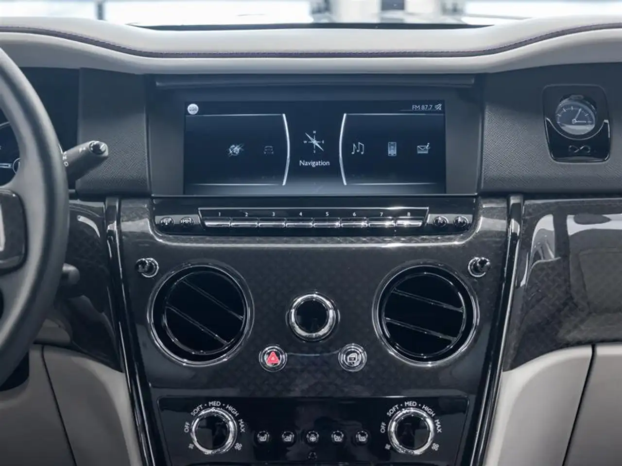 Rolls-Royce Cullinan photo Rolls-Royce Cullinan
