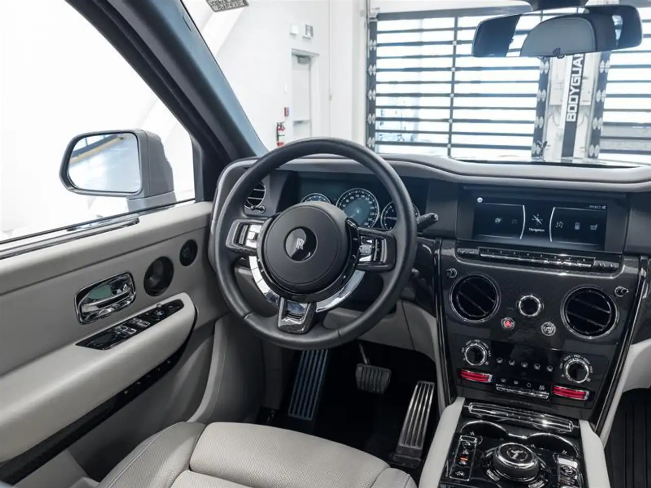 Rolls-Royce Cullinan photo Rolls-Royce Cullinan
