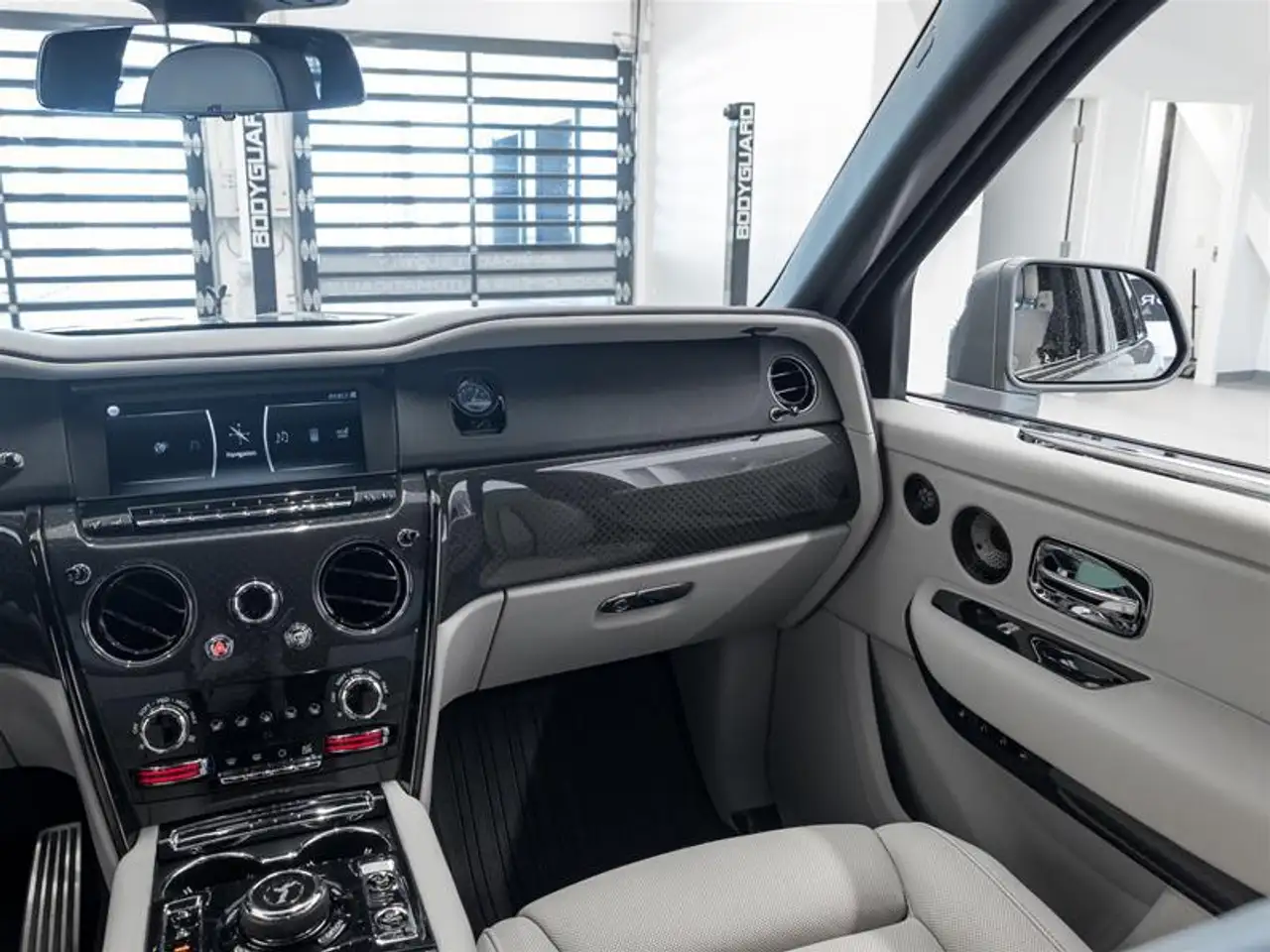 Rolls-Royce Cullinan photo Rolls-Royce Cullinan