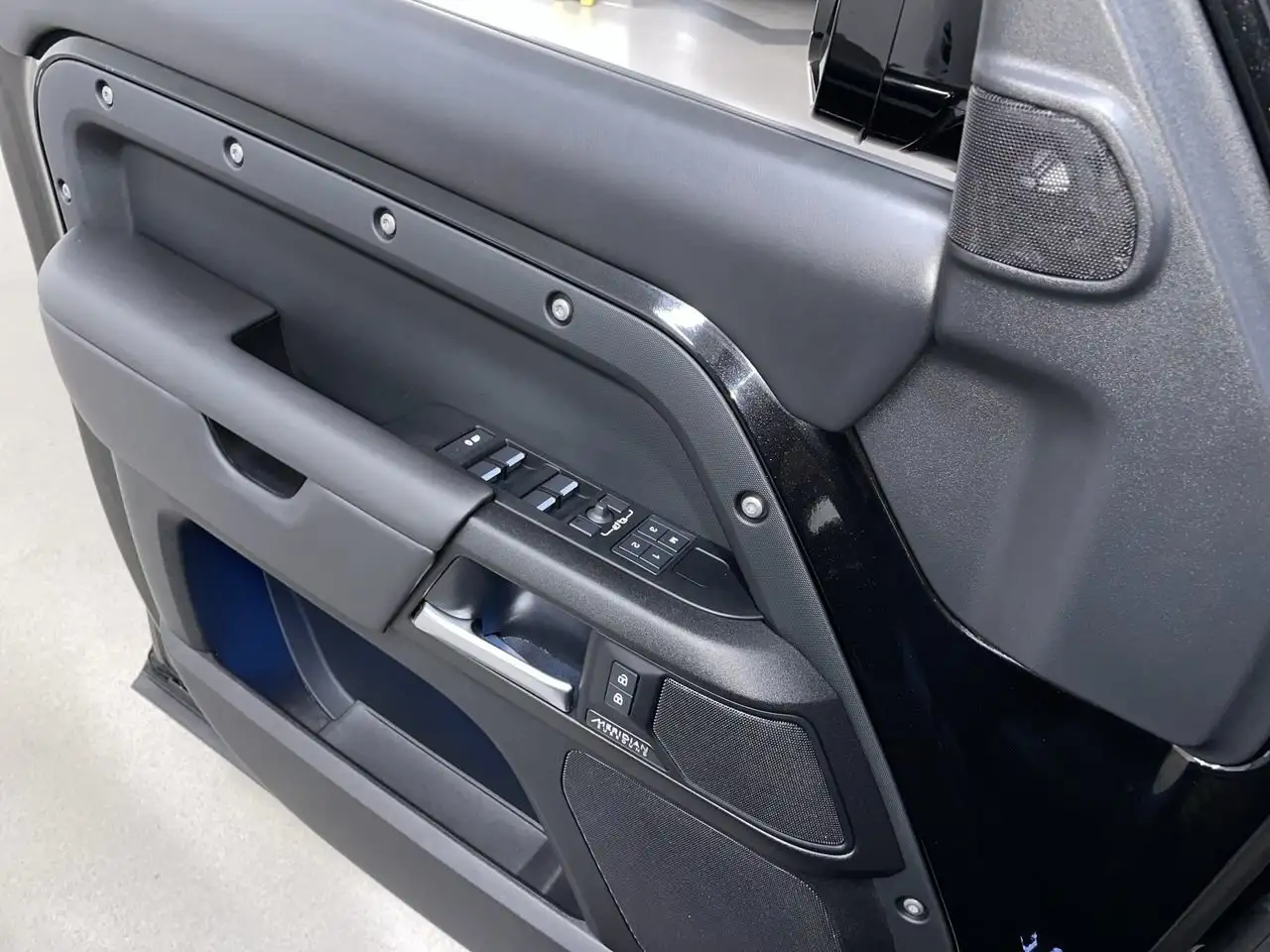 Land Rover Defender photo Land Rover Defender