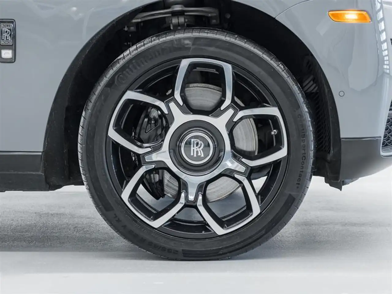 Rolls-Royce Cullinan photo Rolls-Royce Cullinan