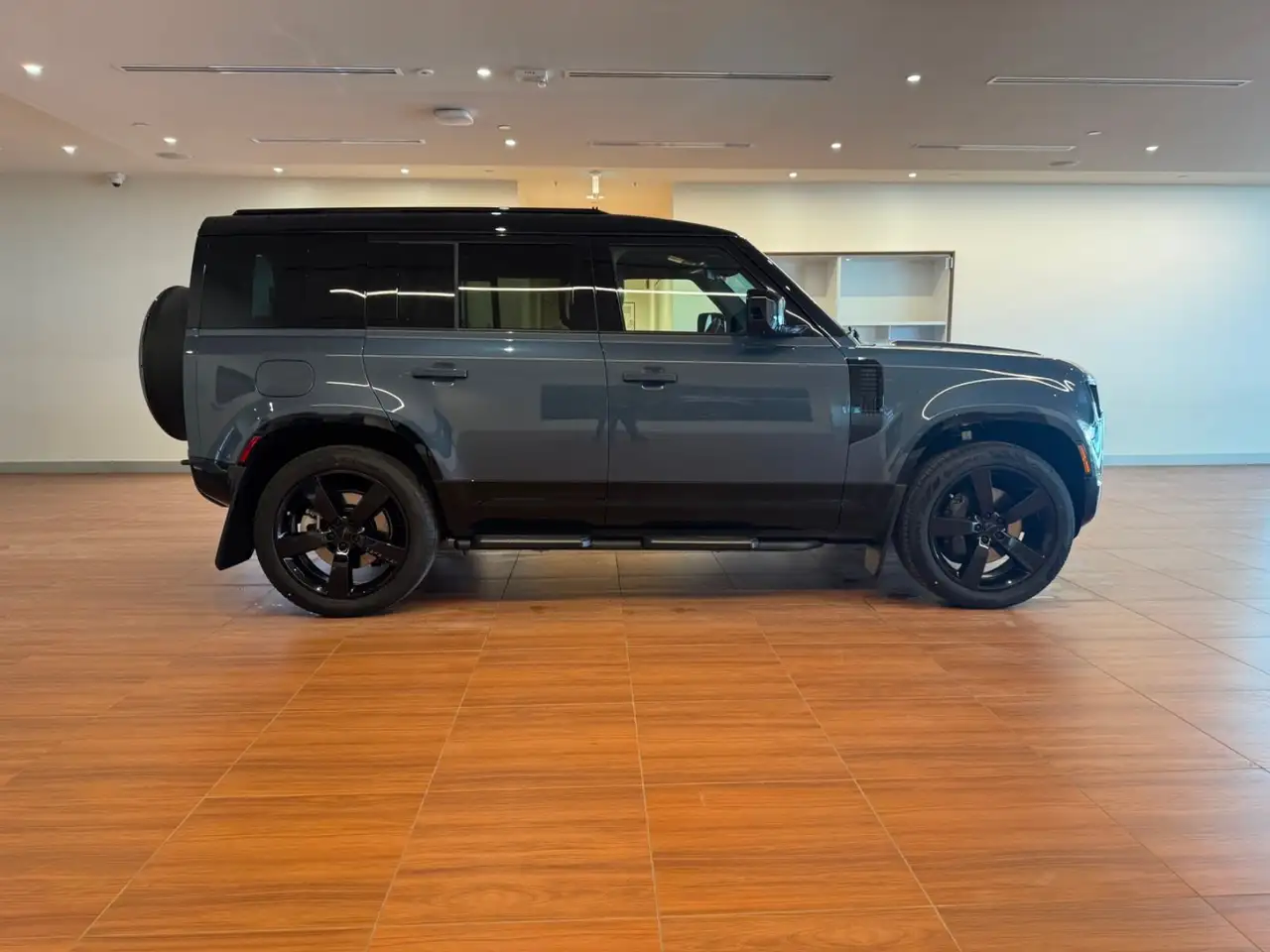 Land Rover Defender снимка Land Rover Defender