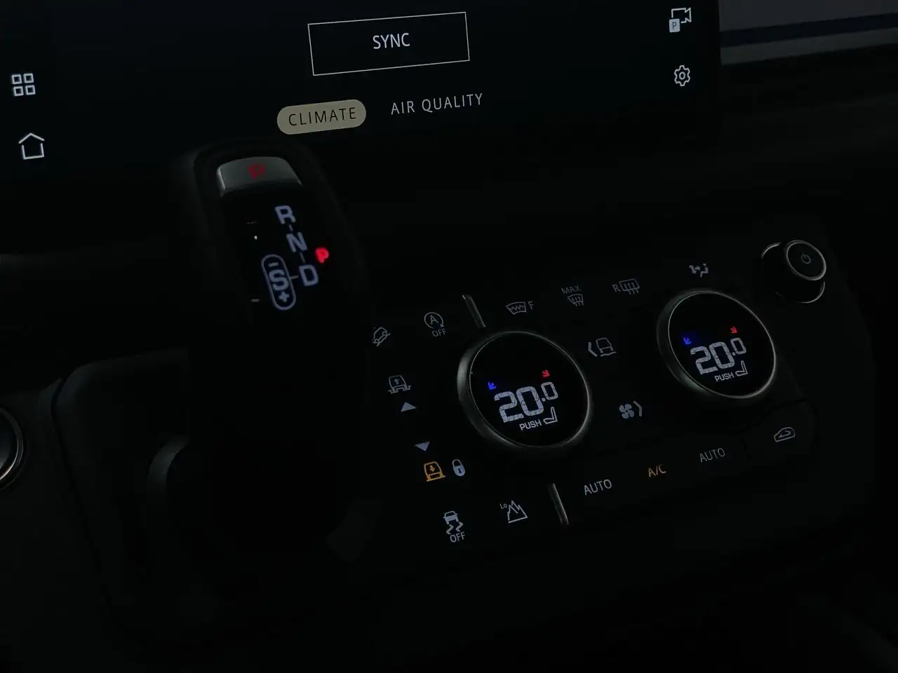 Land Rover Defender photo Land Rover Defender