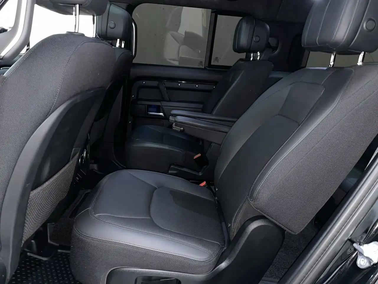 Land Rover Defender photo Land Rover Defender