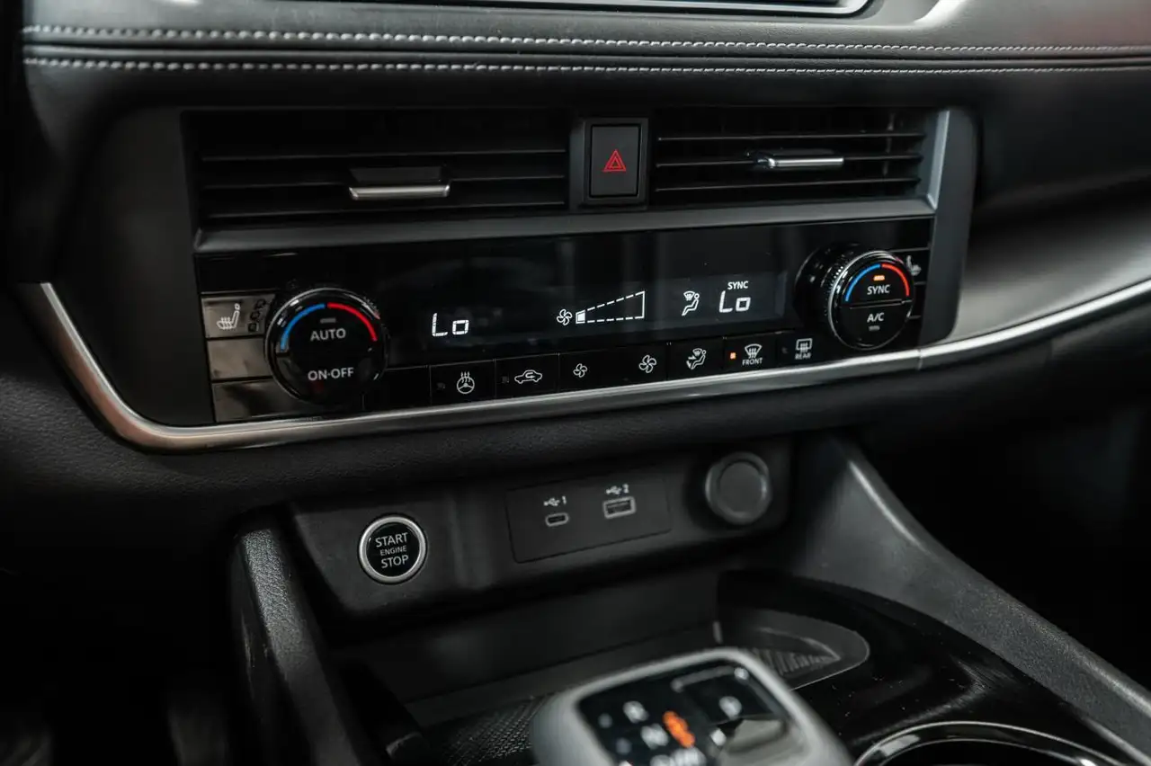 Nissan Rogue снимка Nissan Rogue