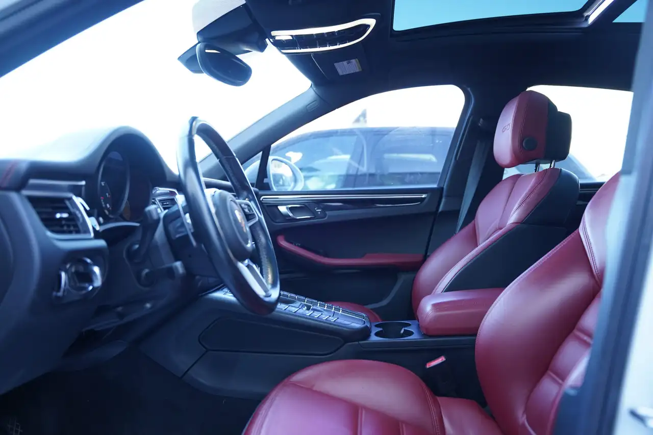Porsche Macan photo Porsche Macan