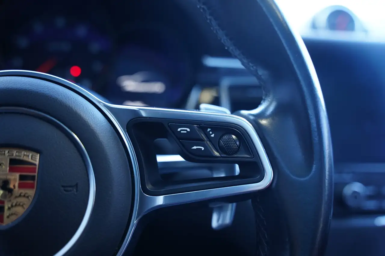 Porsche Macan photo Porsche Macan
