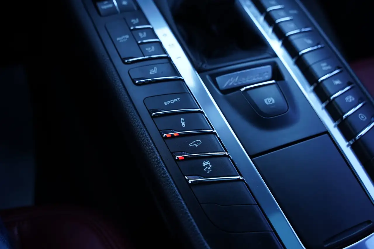 Porsche Macan photo Porsche Macan
