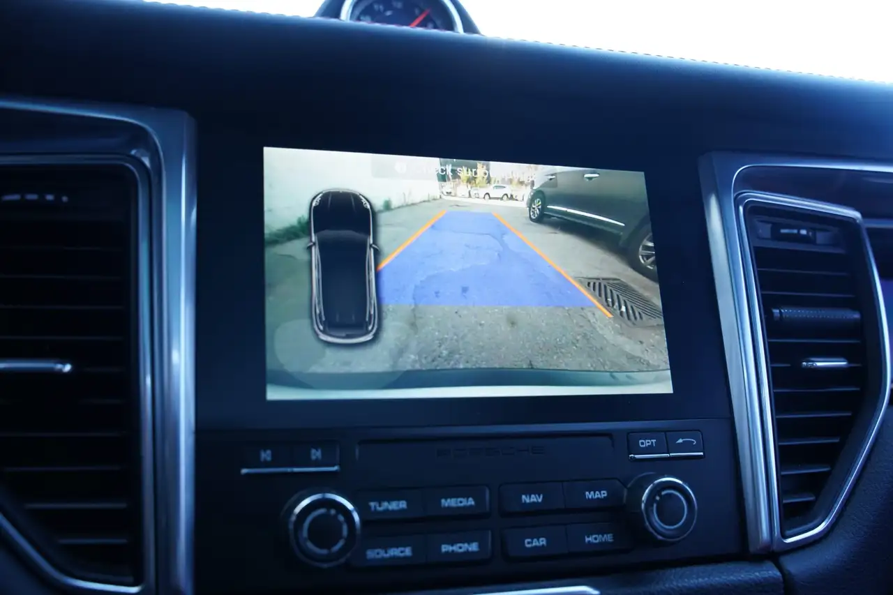 Porsche Macan photo Porsche Macan