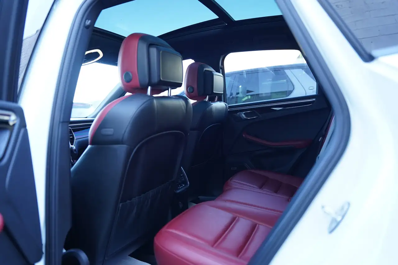 Porsche Macan photo Porsche Macan