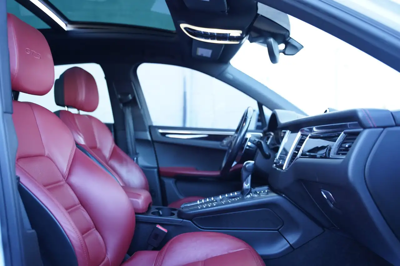 Porsche Macan photo Porsche Macan