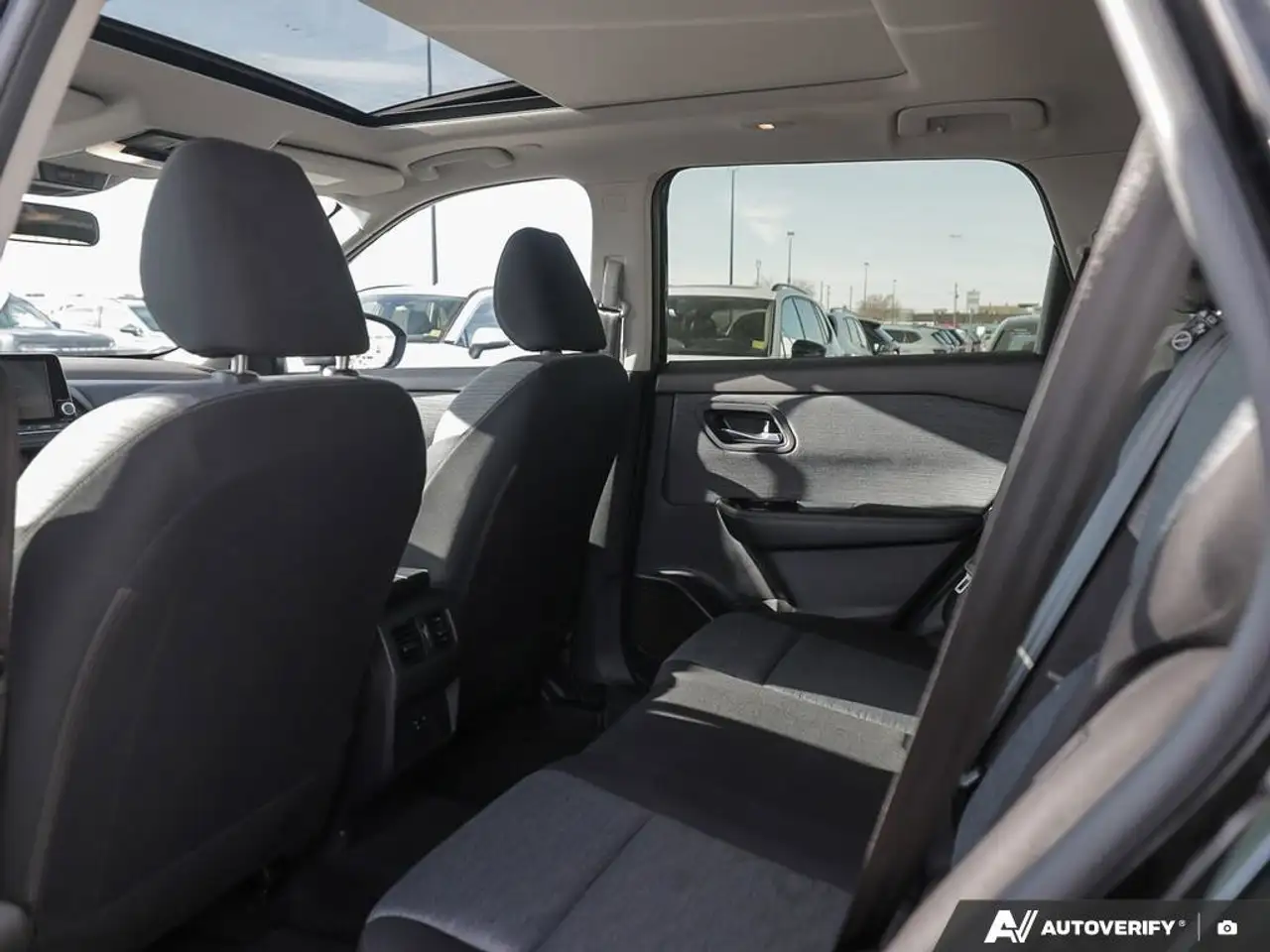 Nissan Rogue fotografie Nissan Rogue