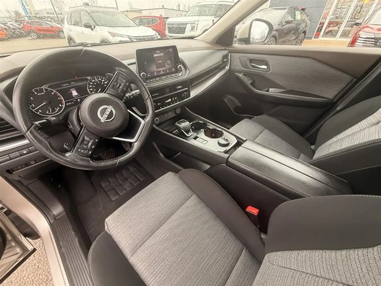 Nissan Rogue снимка Nissan Rogue