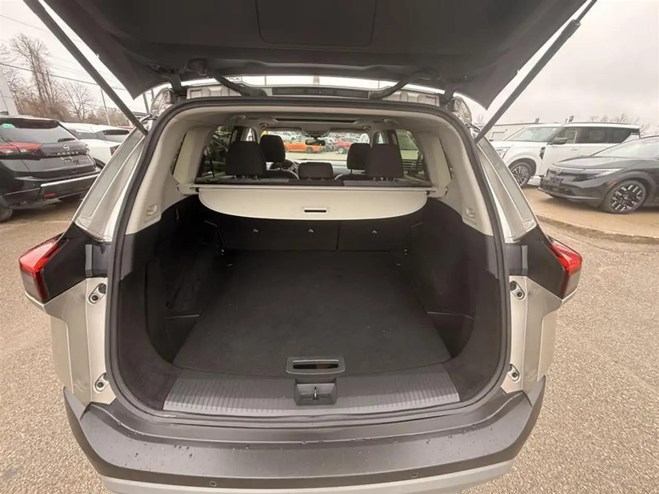 Nissan Rogue снимка Nissan Rogue