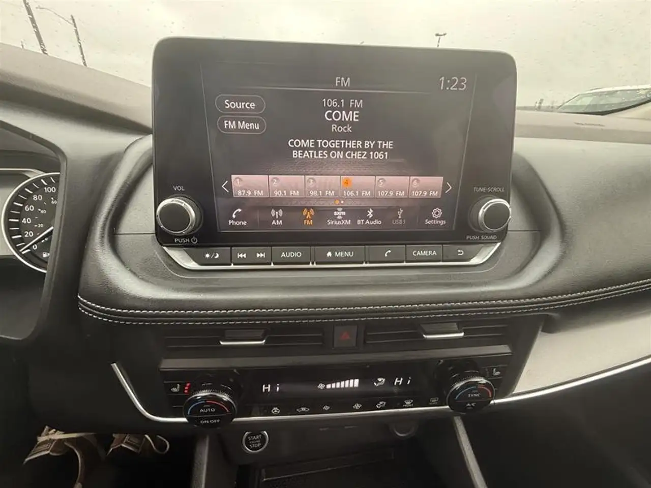 Nissan Rogue снимка Nissan Rogue