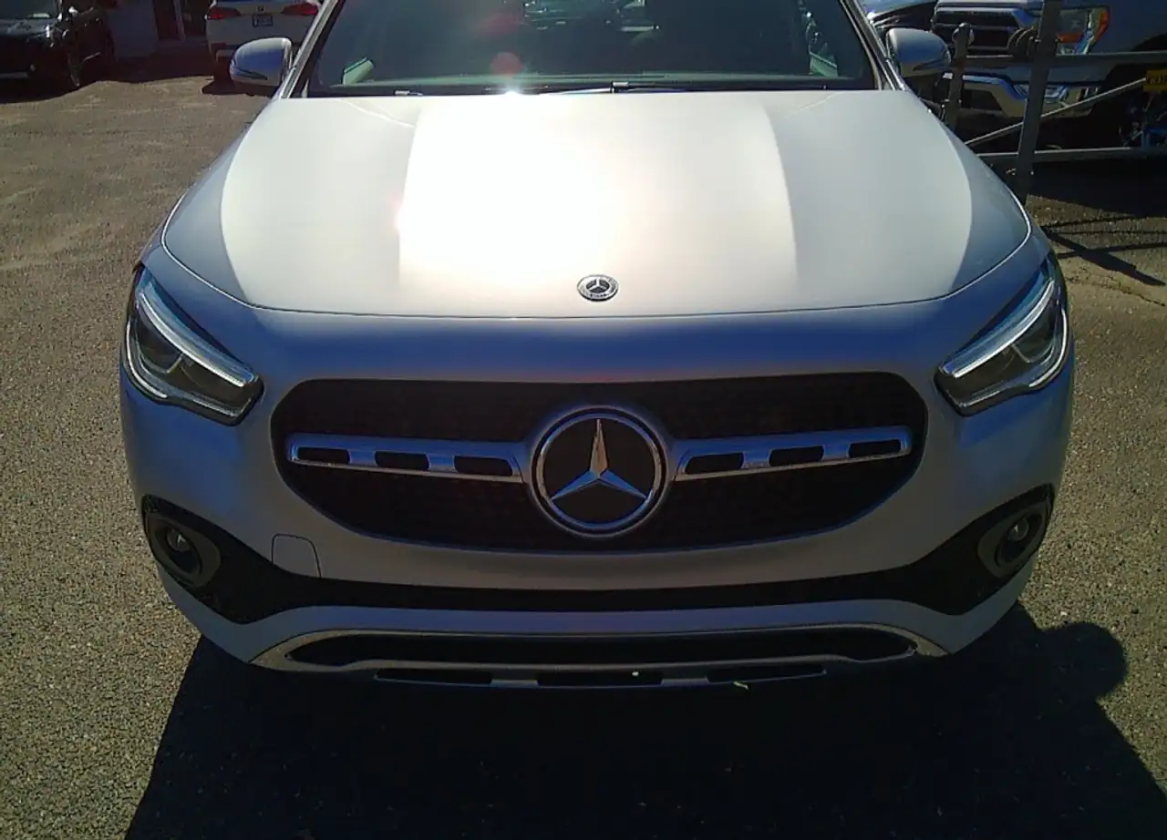 Mercedes-Benz GLA снимка Mercedes-Benz GLA