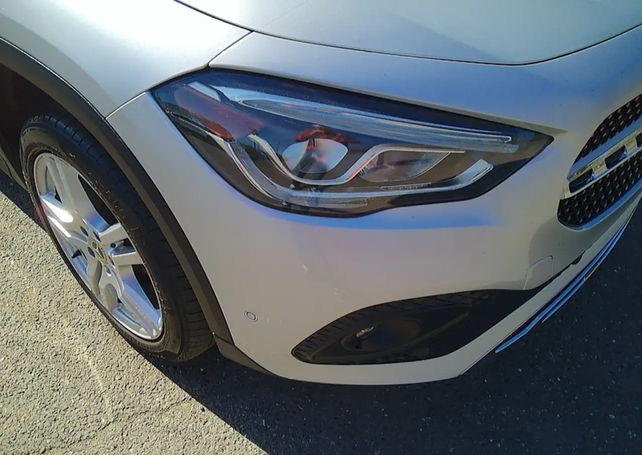 Mercedes-Benz GLA снимка Mercedes-Benz GLA