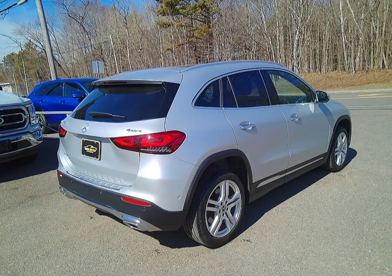 Mercedes-Benz GLA снимка Mercedes-Benz GLA