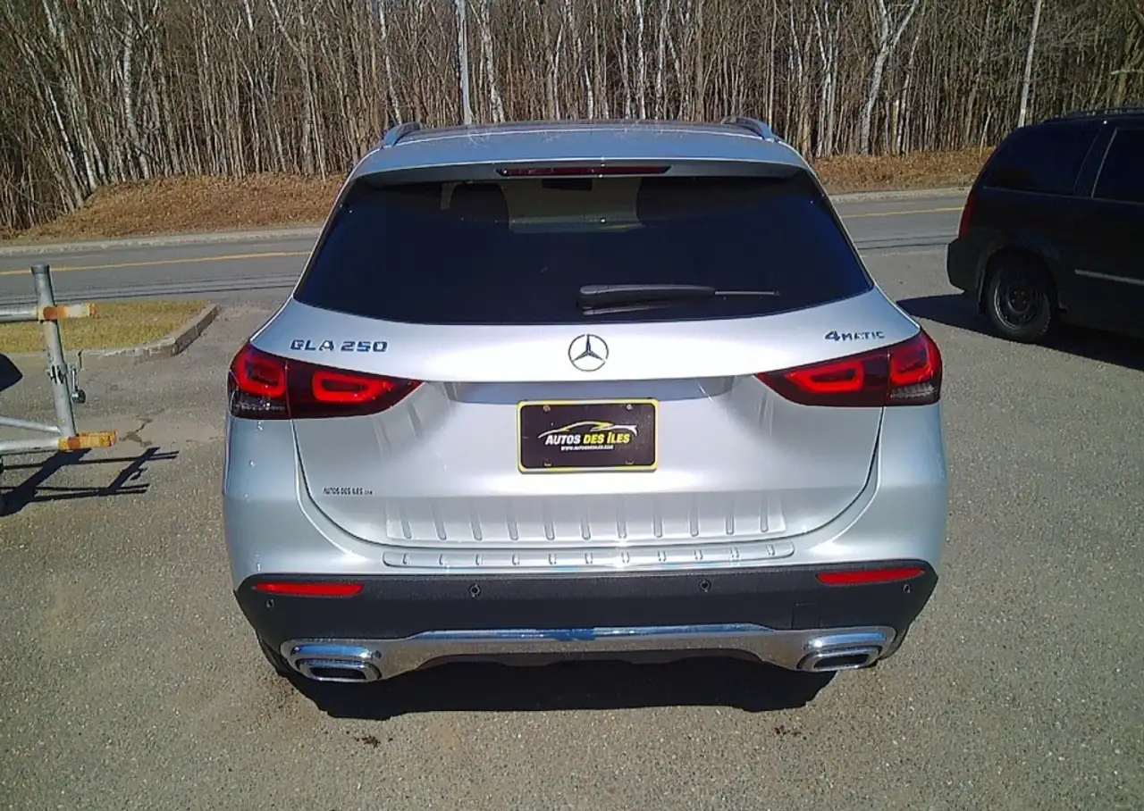 Mercedes-Benz GLA снимка Mercedes-Benz GLA