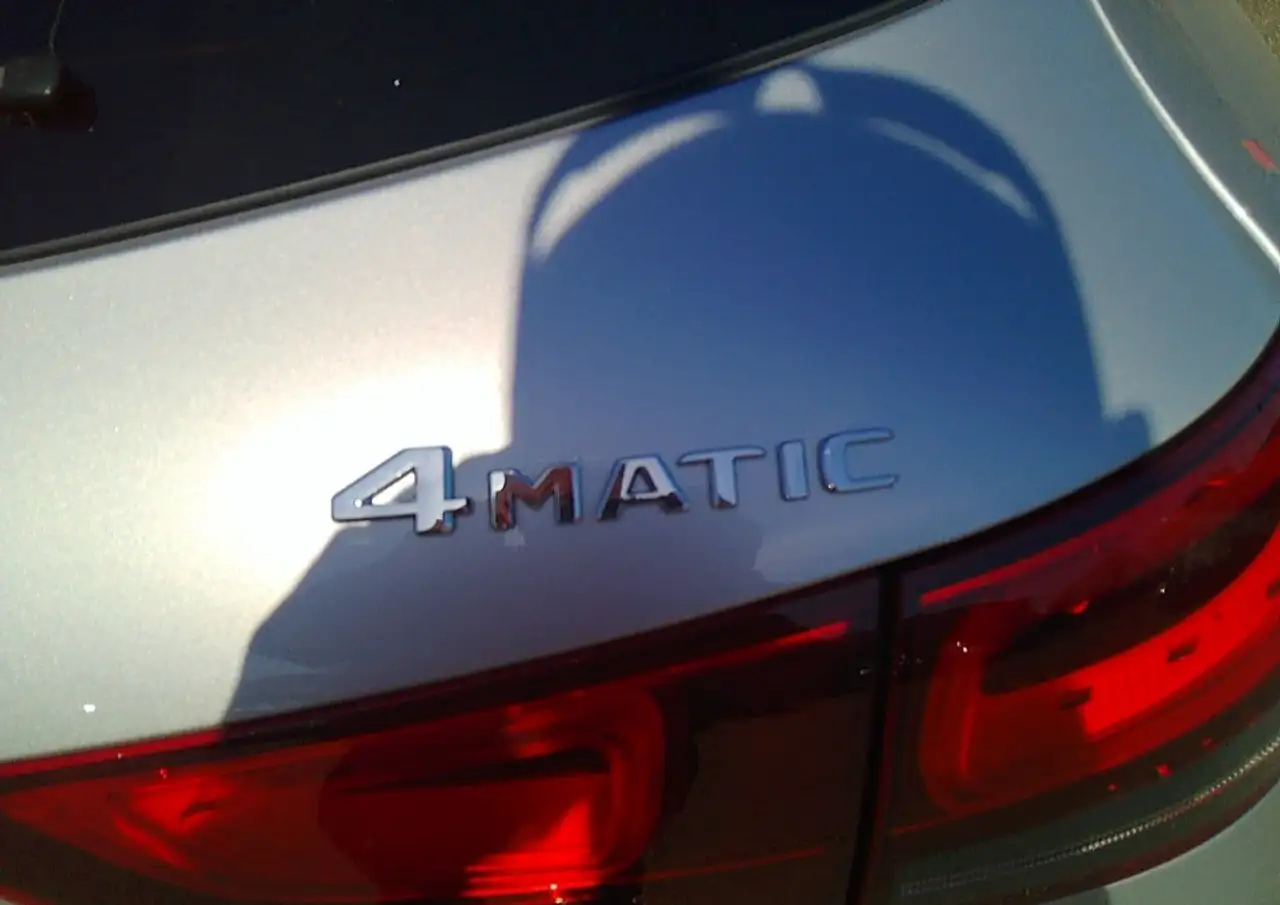 Mercedes-Benz GLA снимка Mercedes-Benz GLA