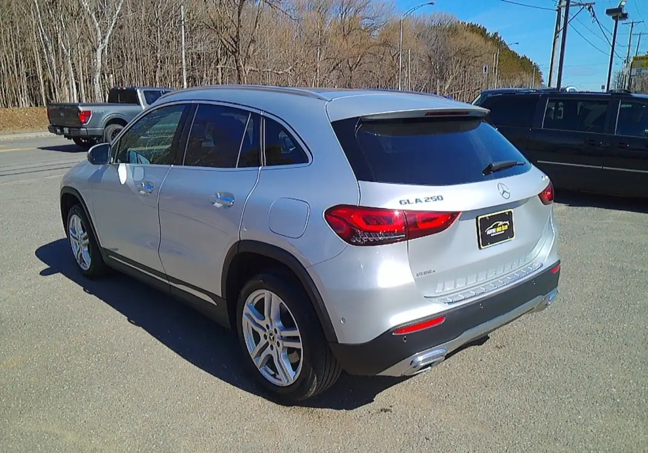 Mercedes-Benz GLA снимка Mercedes-Benz GLA