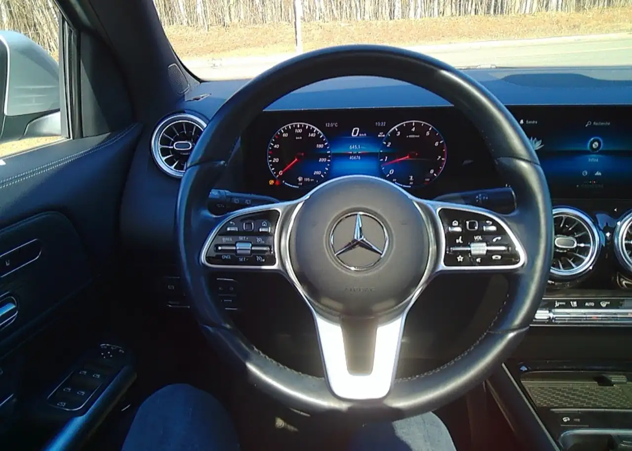 Mercedes-Benz GLA снимка Mercedes-Benz GLA