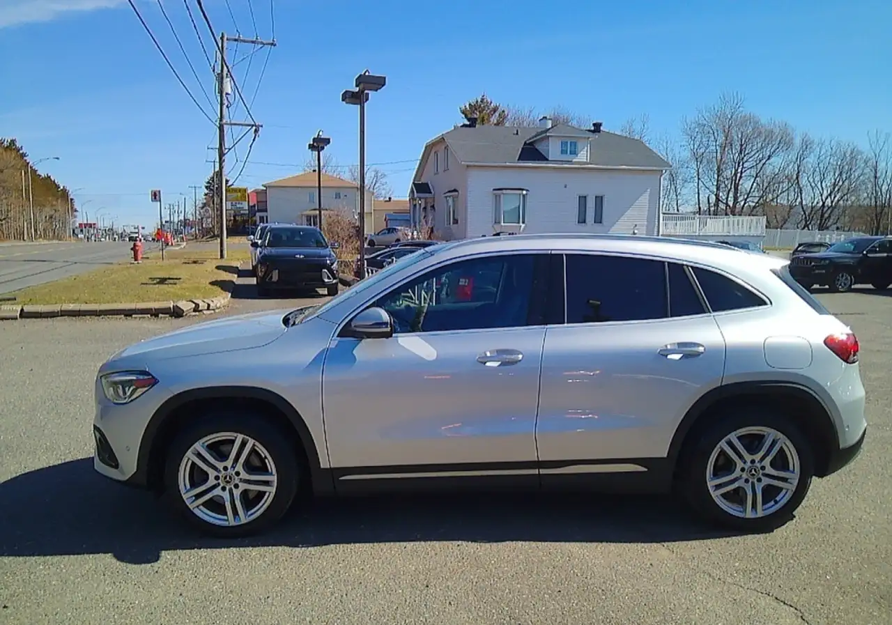 Mercedes-Benz GLA снимка Mercedes-Benz GLA