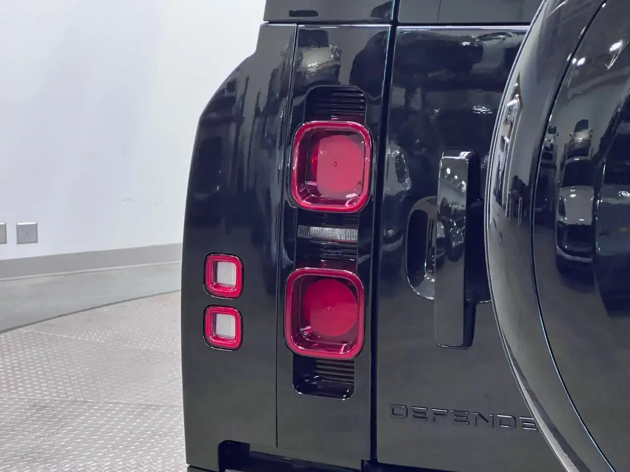 Land Rover Defender photo Land Rover Defender