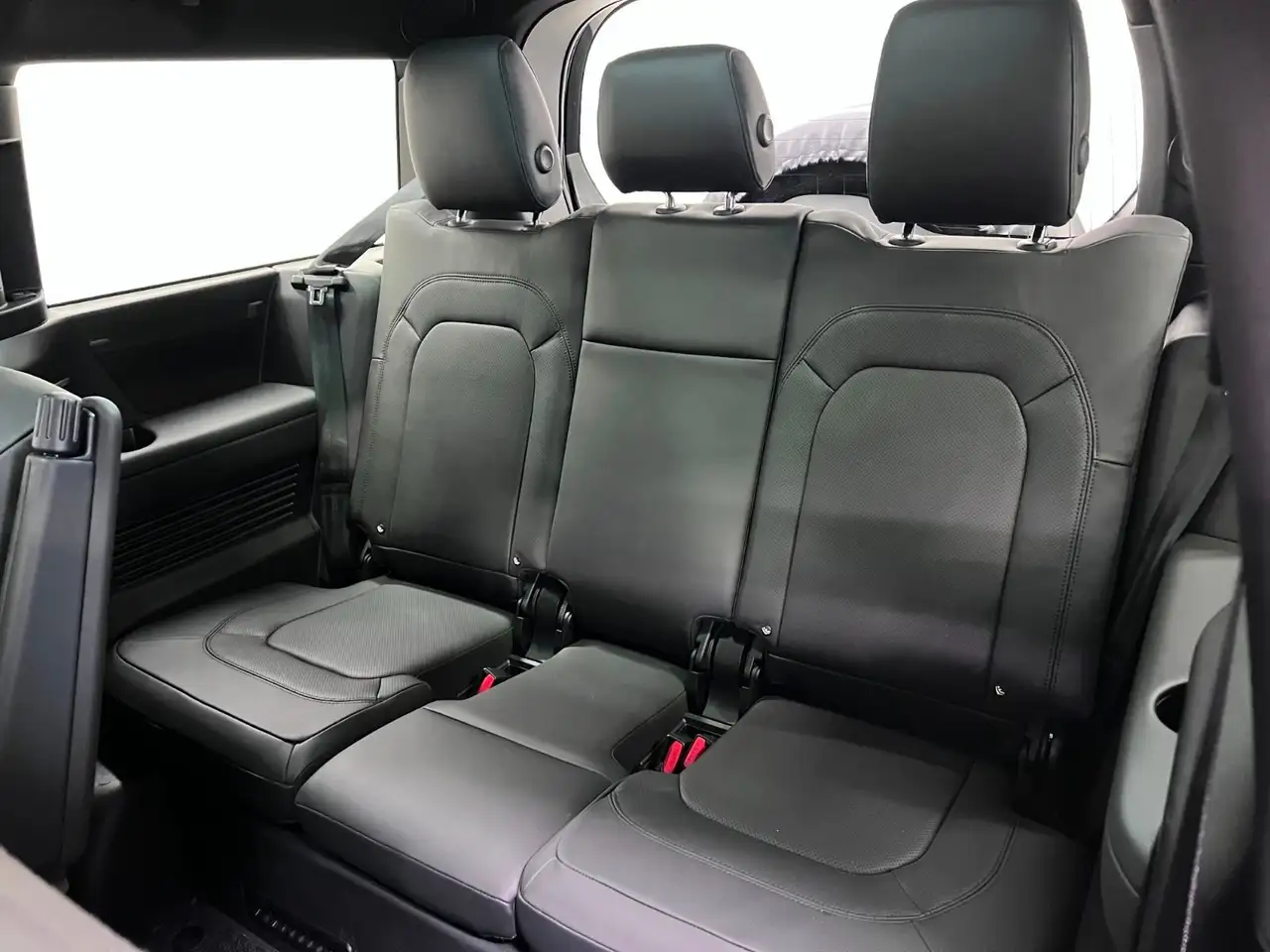 Land Rover Defender photo Land Rover Defender