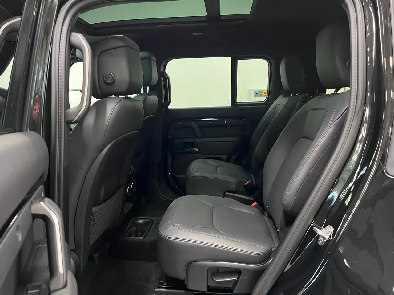 Land Rover Defender photo Land Rover Defender