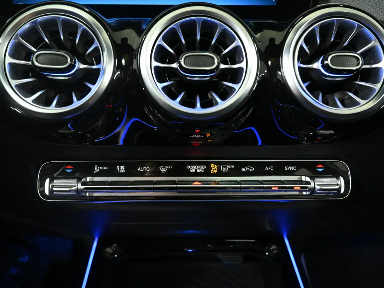 Mercedes-Benz GLA photo Mercedes-Benz GLA
