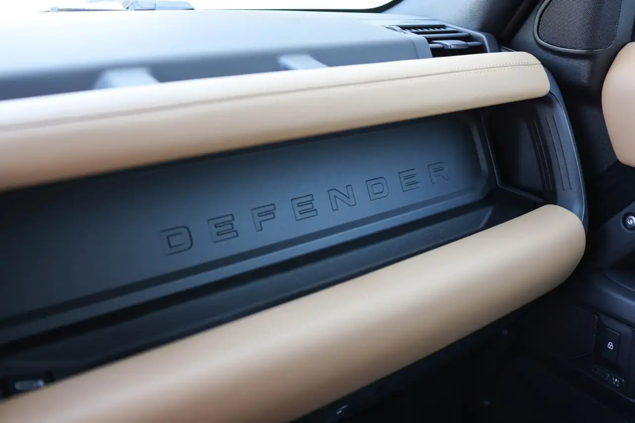Land Rover Defender снимка Land Rover Defender