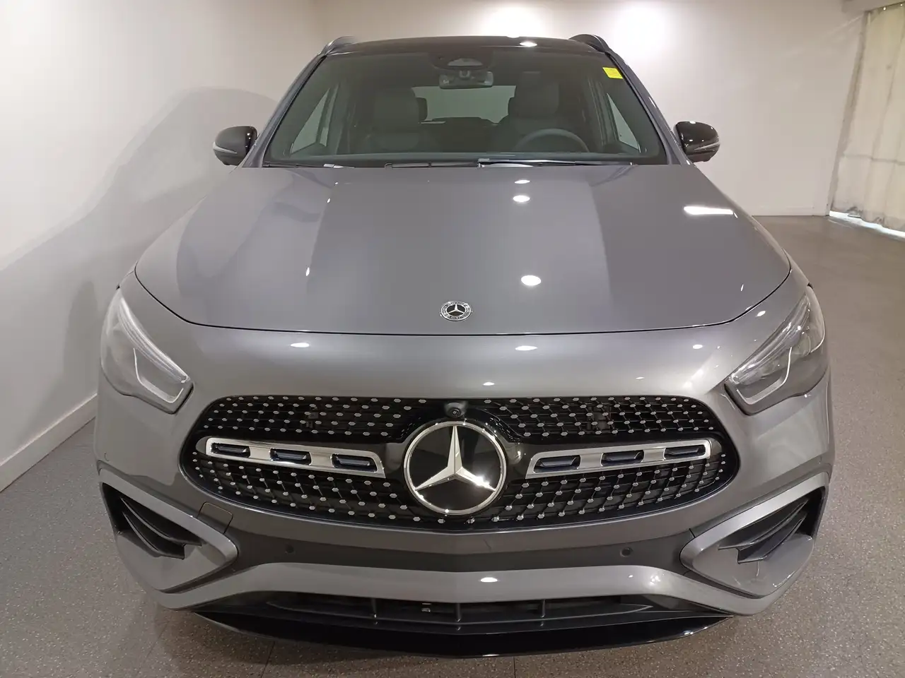 Mercedes-Benz GLA снимка Mercedes-Benz GLA