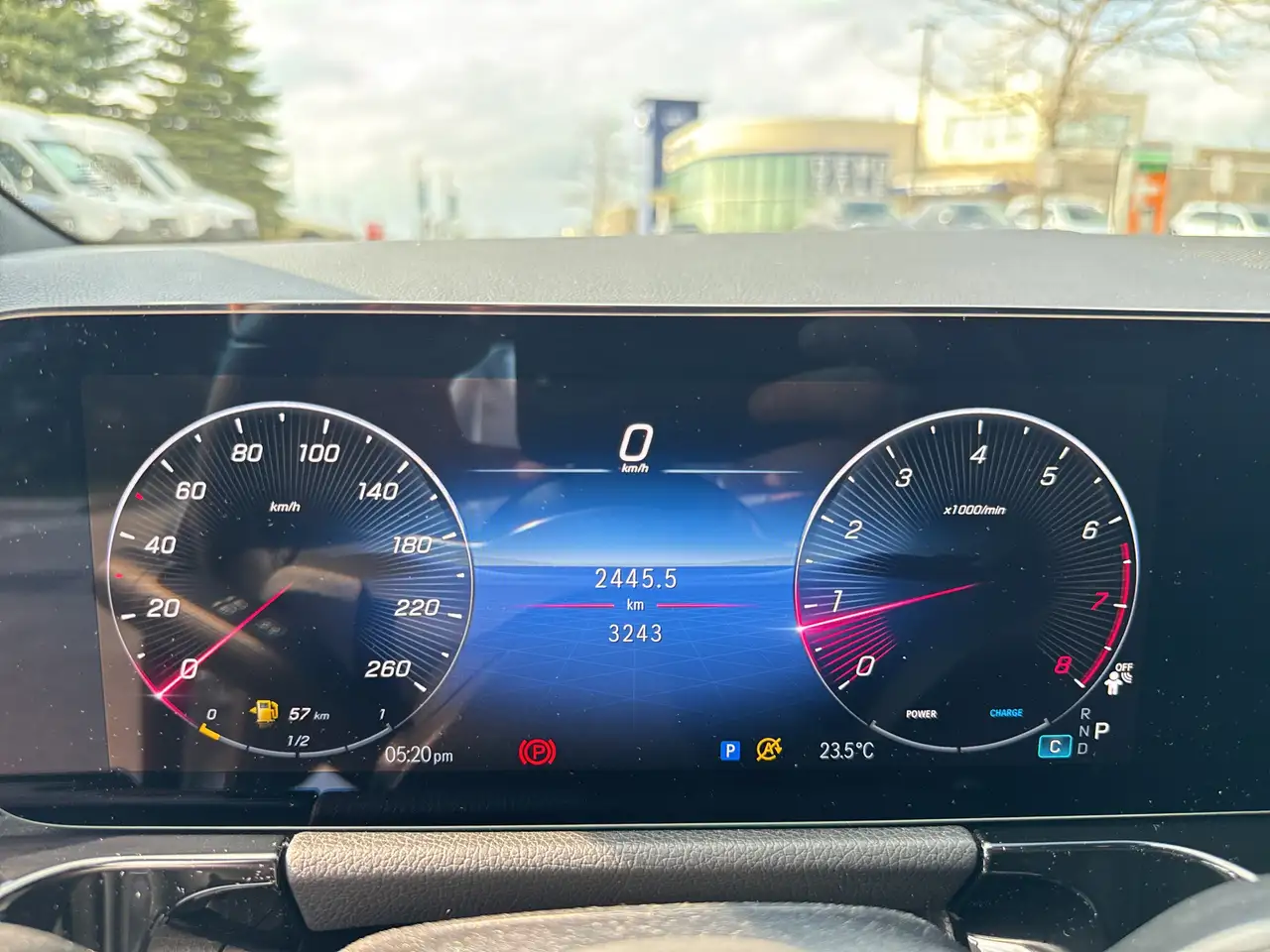 Mercedes-Benz GLA снимка Mercedes-Benz GLA