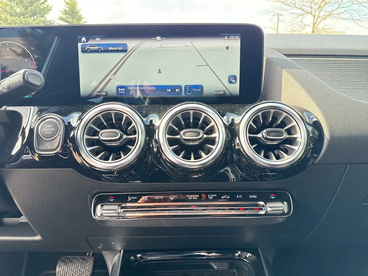 Mercedes-Benz GLA снимка Mercedes-Benz GLA