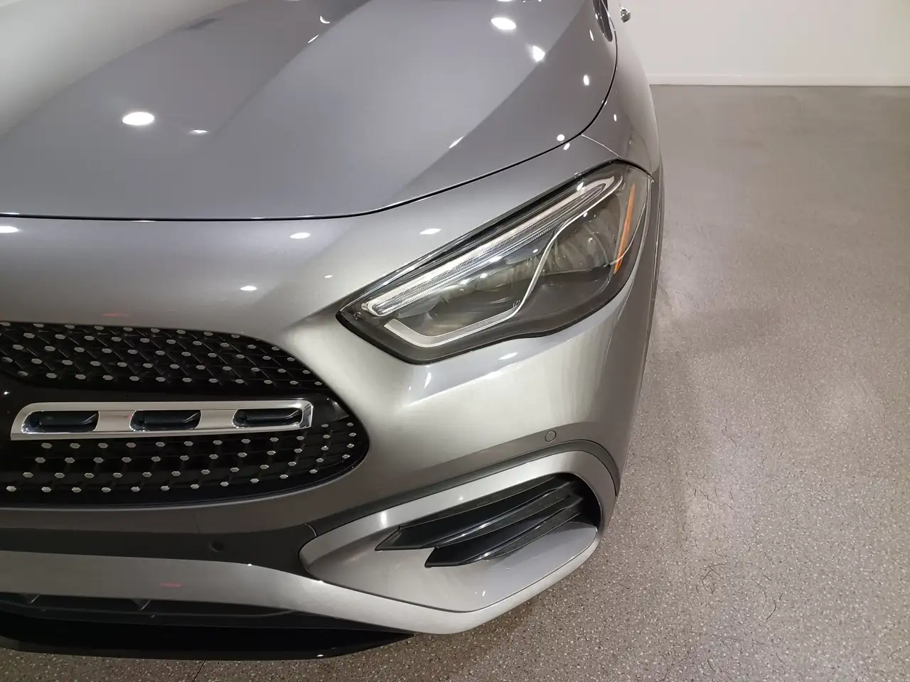 Mercedes-Benz GLA снимка Mercedes-Benz GLA