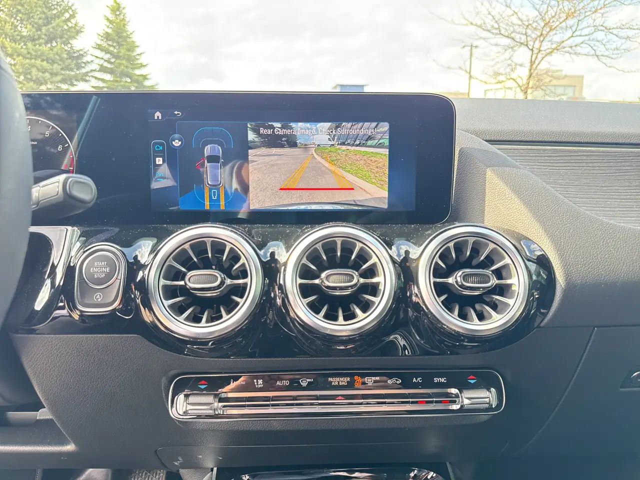 Mercedes-Benz GLA снимка Mercedes-Benz GLA