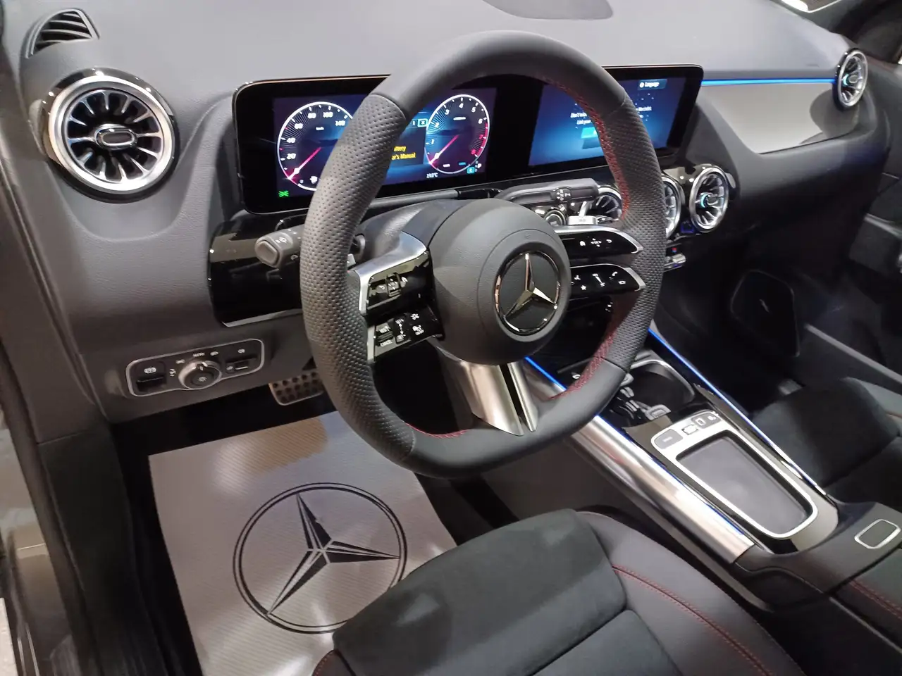 Mercedes-Benz GLA снимка Mercedes-Benz GLA