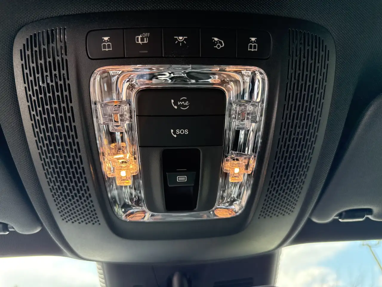 Mercedes-Benz GLA снимка Mercedes-Benz GLA