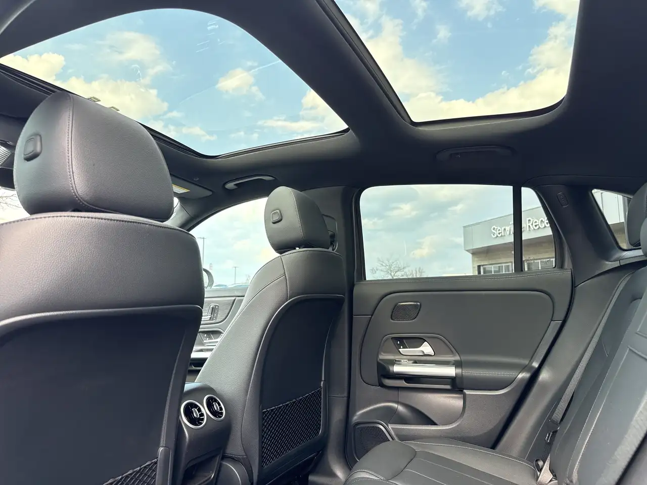 Mercedes-Benz GLA снимка Mercedes-Benz GLA