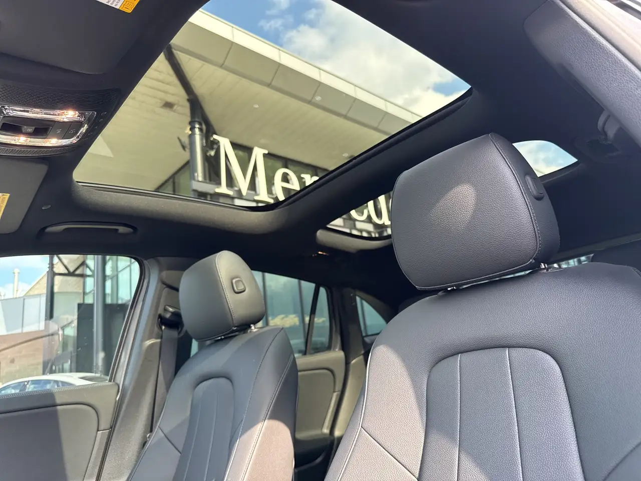 Mercedes-Benz GLA снимка Mercedes-Benz GLA