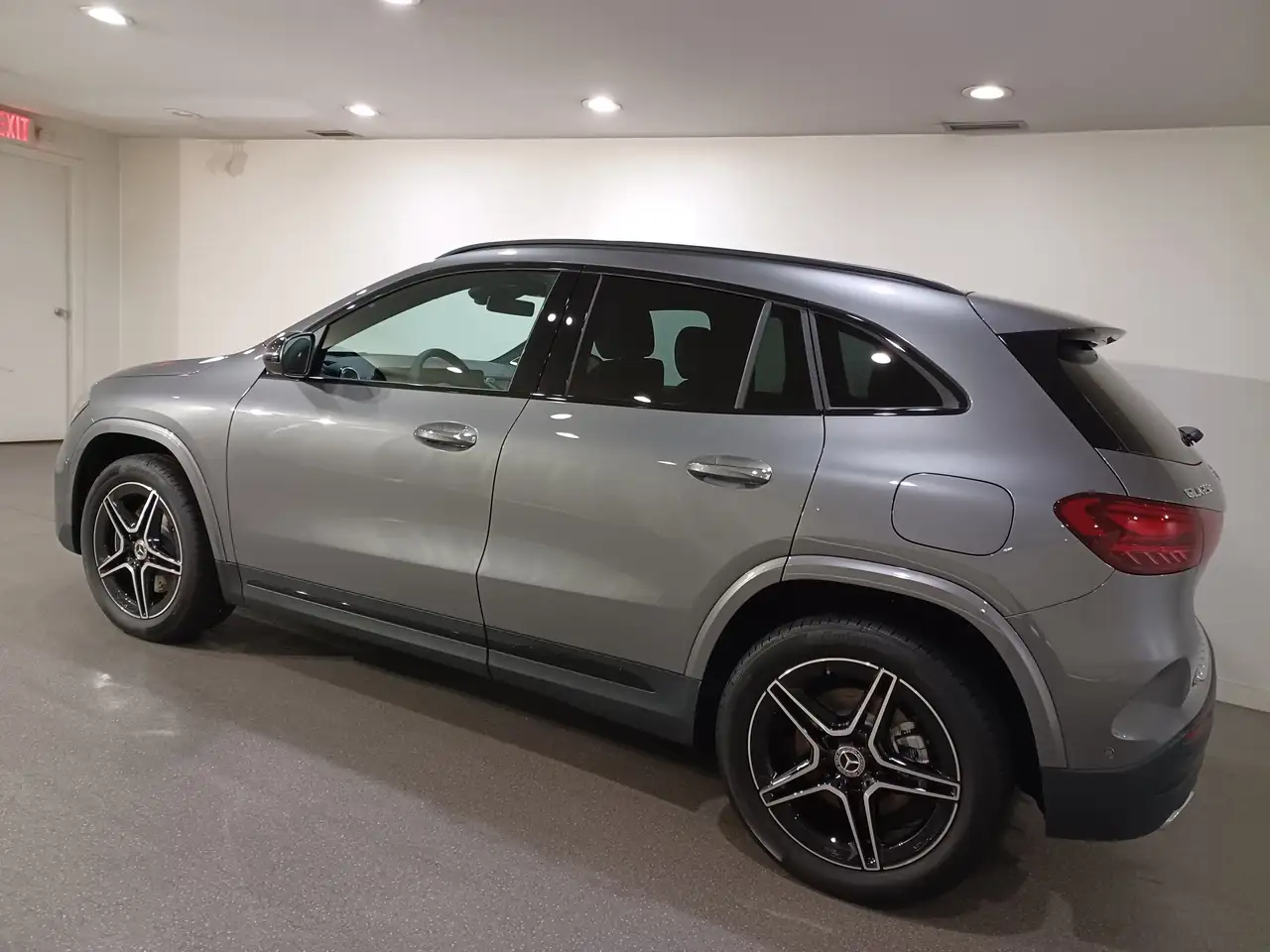 Mercedes-Benz GLA снимка Mercedes-Benz GLA