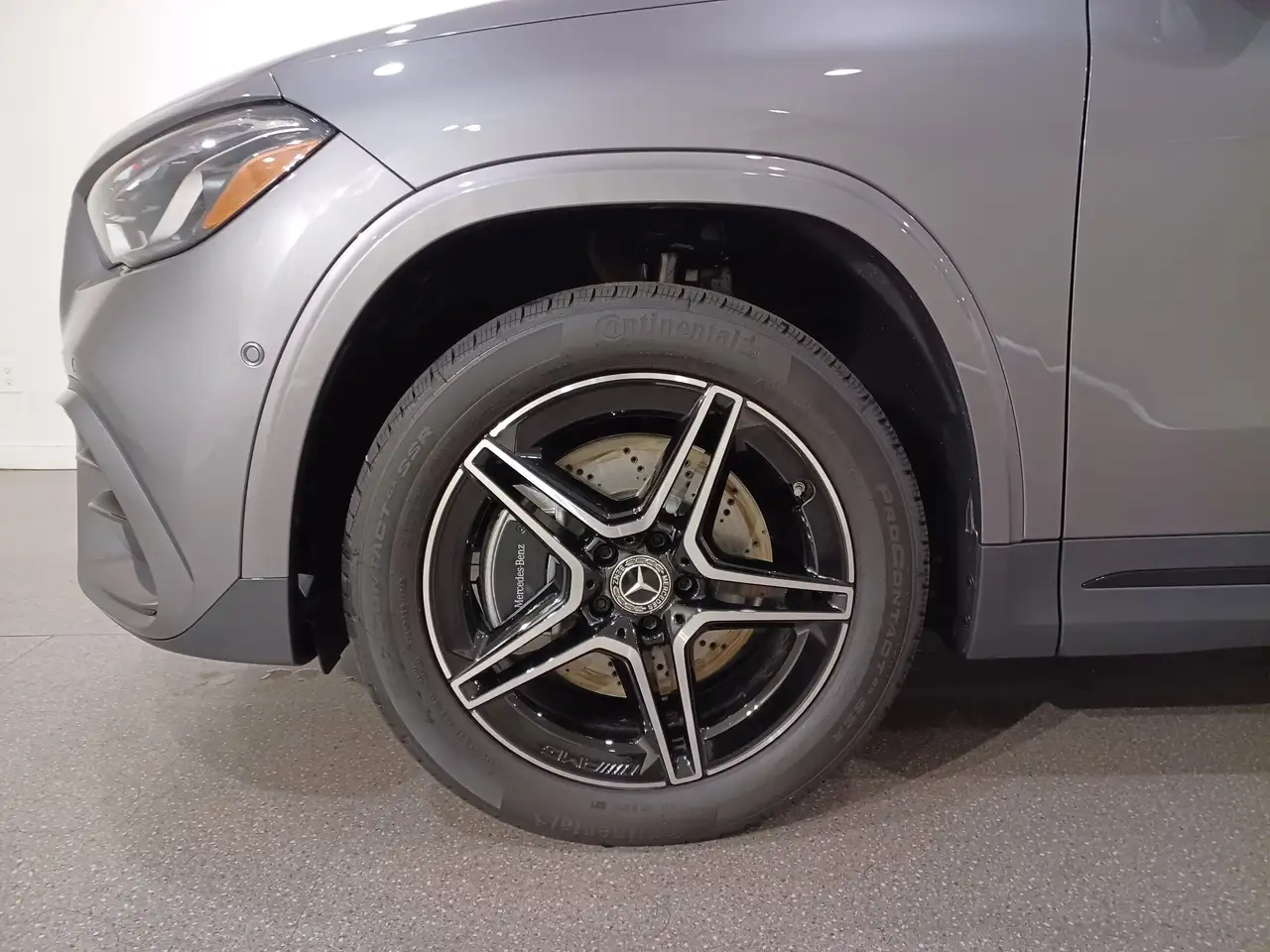 Mercedes-Benz GLA снимка Mercedes-Benz GLA