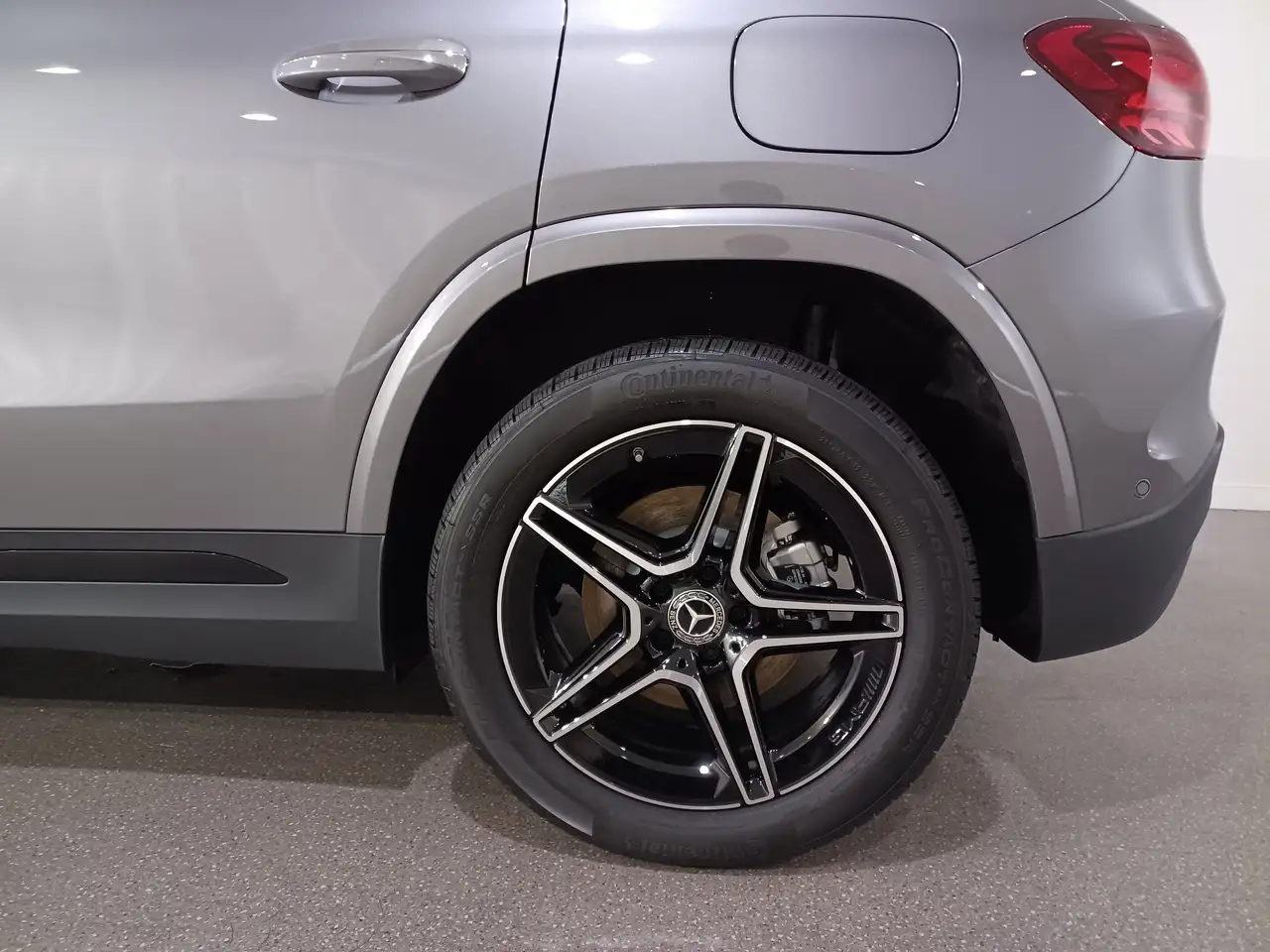 Mercedes-Benz GLA снимка Mercedes-Benz GLA
